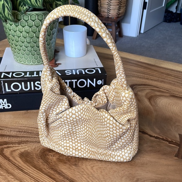 STAUD Felix bag in Fawn interior flaw - Picture 2 of 4